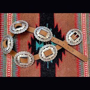 BRIGHTON Vintage 1993 Oval Sunflower Concho Belt/Brown with Silver Toned Metal